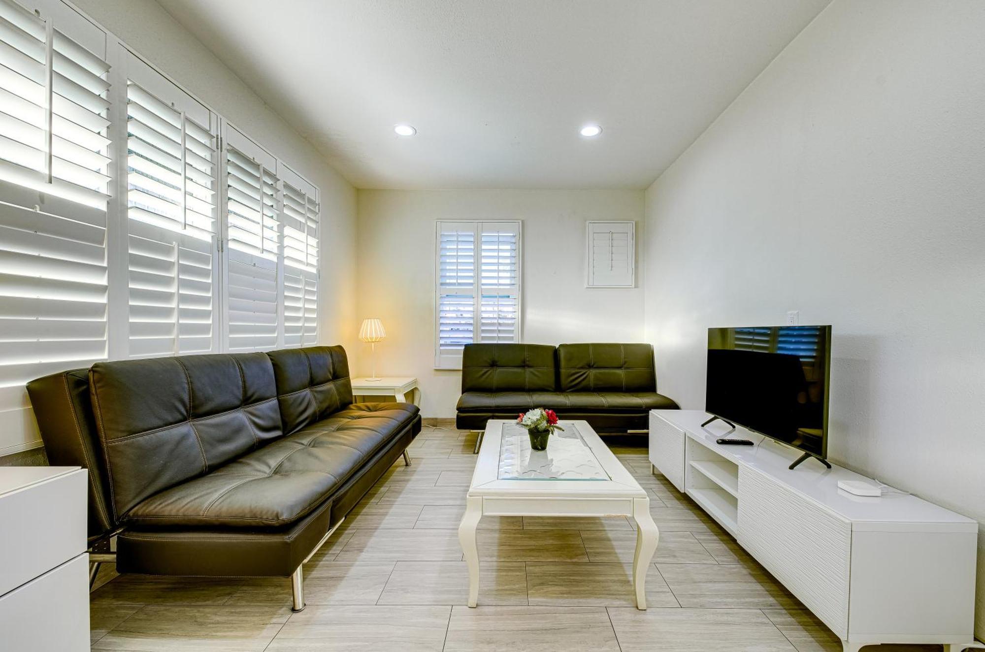 Stylish Modern Home, Ac, Parking & Near Fwys Santa Ana Exterior foto